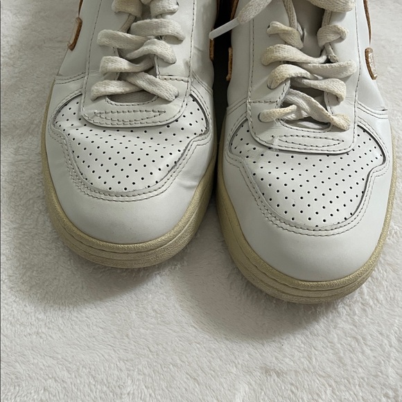 Veja Women's White  Sneakers - Picture 5 of 12